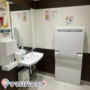 コープみらい　下連雀店(1F)の授乳室・おむつ替え台の写真(1枚目)