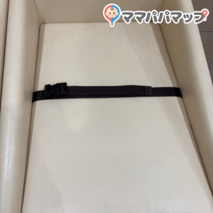 こちらは掃除しなかったのでかなり汚い(右のおむつ台)