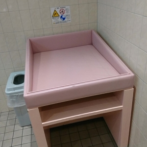3階駐車場トイレ おむつ台