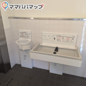 Osaka Castle Playground(1F)のオムツ替え台情報 画像1