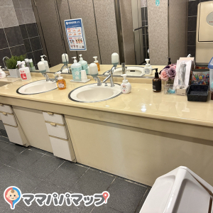 兵庫日産自動車株式会社　本山店のオムツ替え台情報 画像1