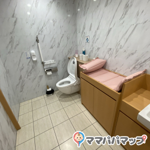魚魚丸 瀬戸共栄通店のオムツ替え台情報 画像1