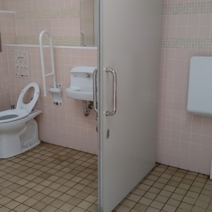 荒川自然公園(白鳥の池付近)のオムツ替え台情報 画像4