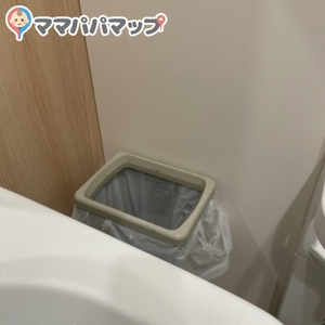ゴミ箱があるのでオムツが捨てられます◎