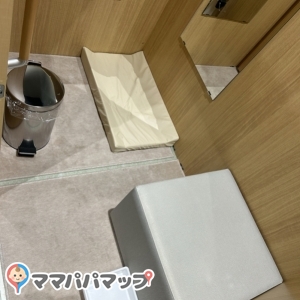 3階休憩室内に授乳室ひとつありました