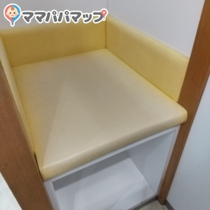 オムツ台と荷物置き場