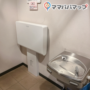 小平市ふれあい下水道館のオムツ替え台情報 画像1