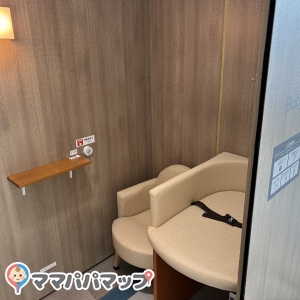 ネッツトヨタ鹿児島　城南本店(1F)の授乳室・おむつ替え台の写真(1枚目)