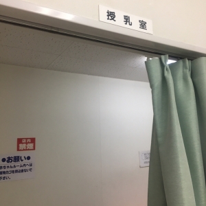 女子トイレ脇にあります