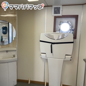 フェリー大津島（大津島巡航）船内の授乳室・おむつ替え台の写真(1枚目)