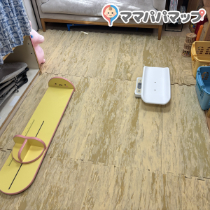 身長、体重を測りたい場合には、職員の方に声をかけると持ってきていただけます。下に敷くタオルも貸していただけました。