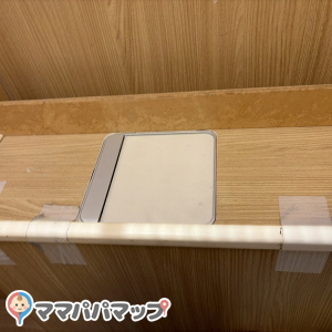 ららぽーと柏の葉　フードコート内(3F)の授乳室・おむつ替え台の写真(1枚目)
