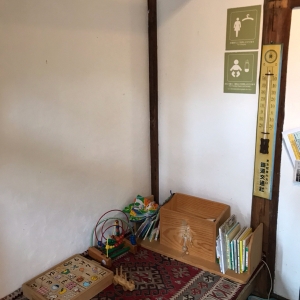 カーテンでこの部屋全体を囲う感じで使用します。