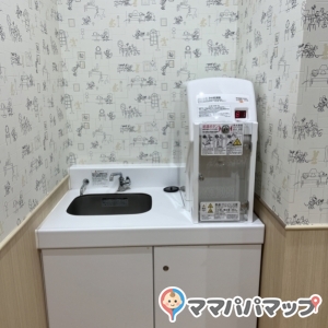 プラスワン島忠ホームズ北赤羽店(1F)の授乳室・オムツ替え台情報 画像1
