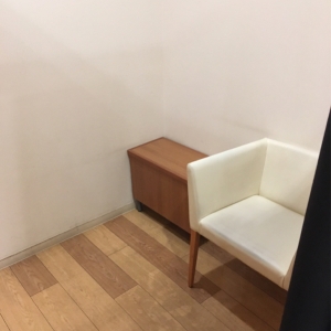 広いのでベビーカーでも大丈夫です！右側の授乳室