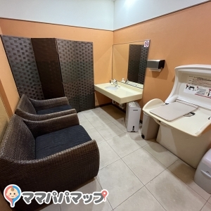 はいむるぶし レセプション(1F)の授乳室・おむつ替え台の写真(2枚目)