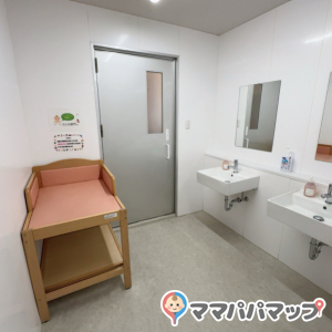 オンリーワン 与次郎店 1階(1F)の授乳室・おむつ替え台の写真(1枚目)