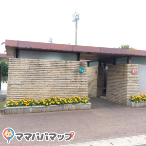 駐車場のトイレ