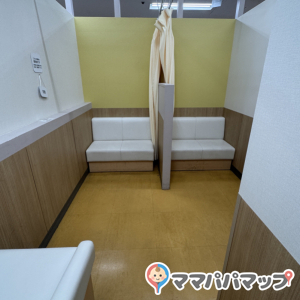 西友三軒茶屋店(2F)の授乳室・おむつ替え台の写真(1枚目)