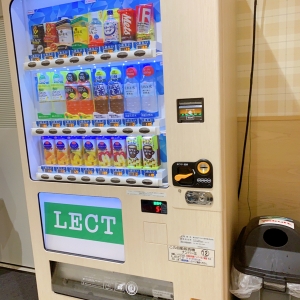 中に自動販売機もあります。