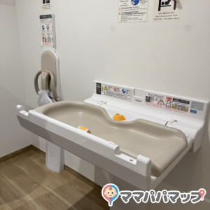 阪急オアシス大淀南店の授乳室・おむつ替え台の写真(1枚目)