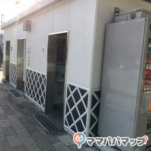 真ん中が多目的トイレです。