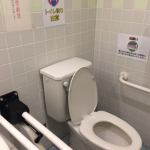 阪急オアシス・同心店(2F)の授乳室・おむつ替え台の写真(2枚目)