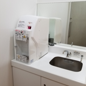 お湯と水道があります。アルコール消毒や石鹸はありません。