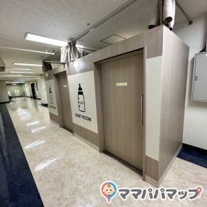 ベビーカー置き場があります