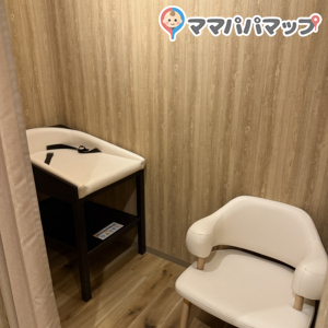 授乳室とオムツ交換台が1セットで２つ