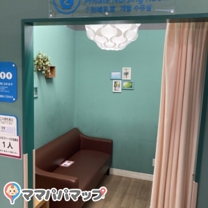 授乳室（1部屋・パパも一緒に入れます）