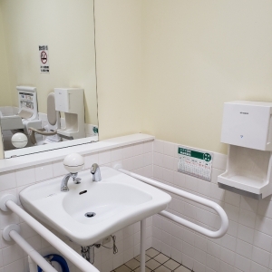 ヨークベニマル名取バイパス店(1F)のオムツ替え台情報 画像2