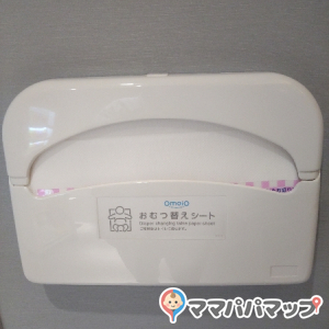 ２階中央トイレ横オムツ替えスペース