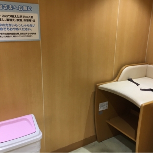 オムツ替えスペース