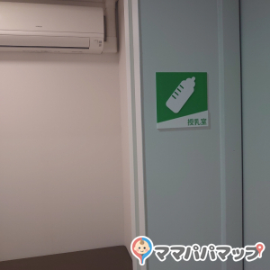 トイレのそばにあり、スタッフの方が案内してくれます