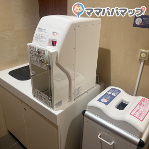 ラスカ小田原(5F)の授乳室・おむつ替え台の写真(1枚目)