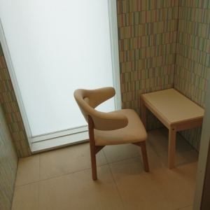 入って左の授乳室