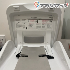 ベルトもついて安心ですが荷物を置くスペースが無いです…