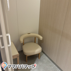 MARK IS かなまち(フードコート内こどもトイレ)(3F)の授乳室・おむつ替え台の写真(2枚目)