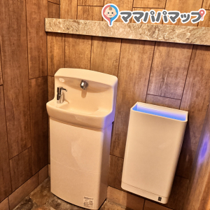 ファンタジースプリング　おむつ交換室のオムツ替え台情報 画像2