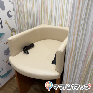 トヨタカローラ滋賀 近江八幡店1号館の授乳室・オムツ替え台情報 画像2