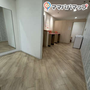 堺タカシマヤ(6階 ベビー休憩室)の授乳室・オムツ替え台情報 画像1