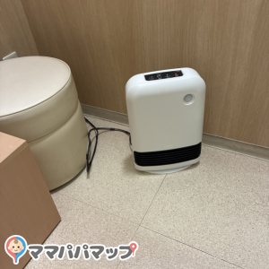 授乳室は全室にヒーターが付いてて足元暖かい