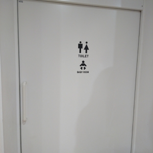 ユニクロの授乳室入口