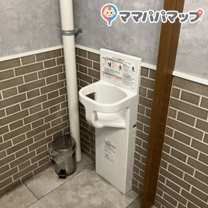 グロッサリア トライアル和白店(1F)の授乳室・おむつ替え台の写真(1枚目)
