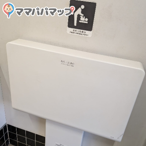 飛鳥山公園 明治通り交差点前 多機能トイレのオムツ替え台情報 画像1