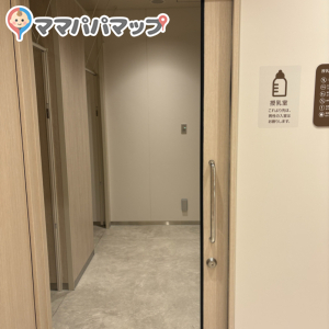 MARK IS かなまち(フードコート内こどもトイレ)(3F)の授乳室・おむつ替え台の写真(1枚目)