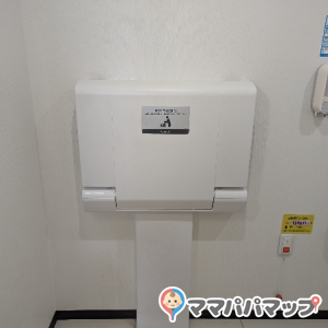 多機能トイレ内おむつ台