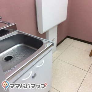 バースデイ大津店(1F)の授乳室・オムツ替え台情報 画像2