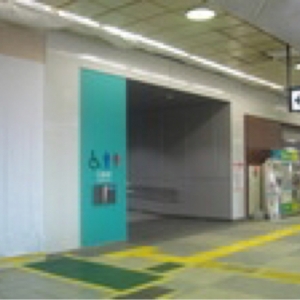 JR小山駅構内(多機能トイレ)のオムツ替え台情報 画像3